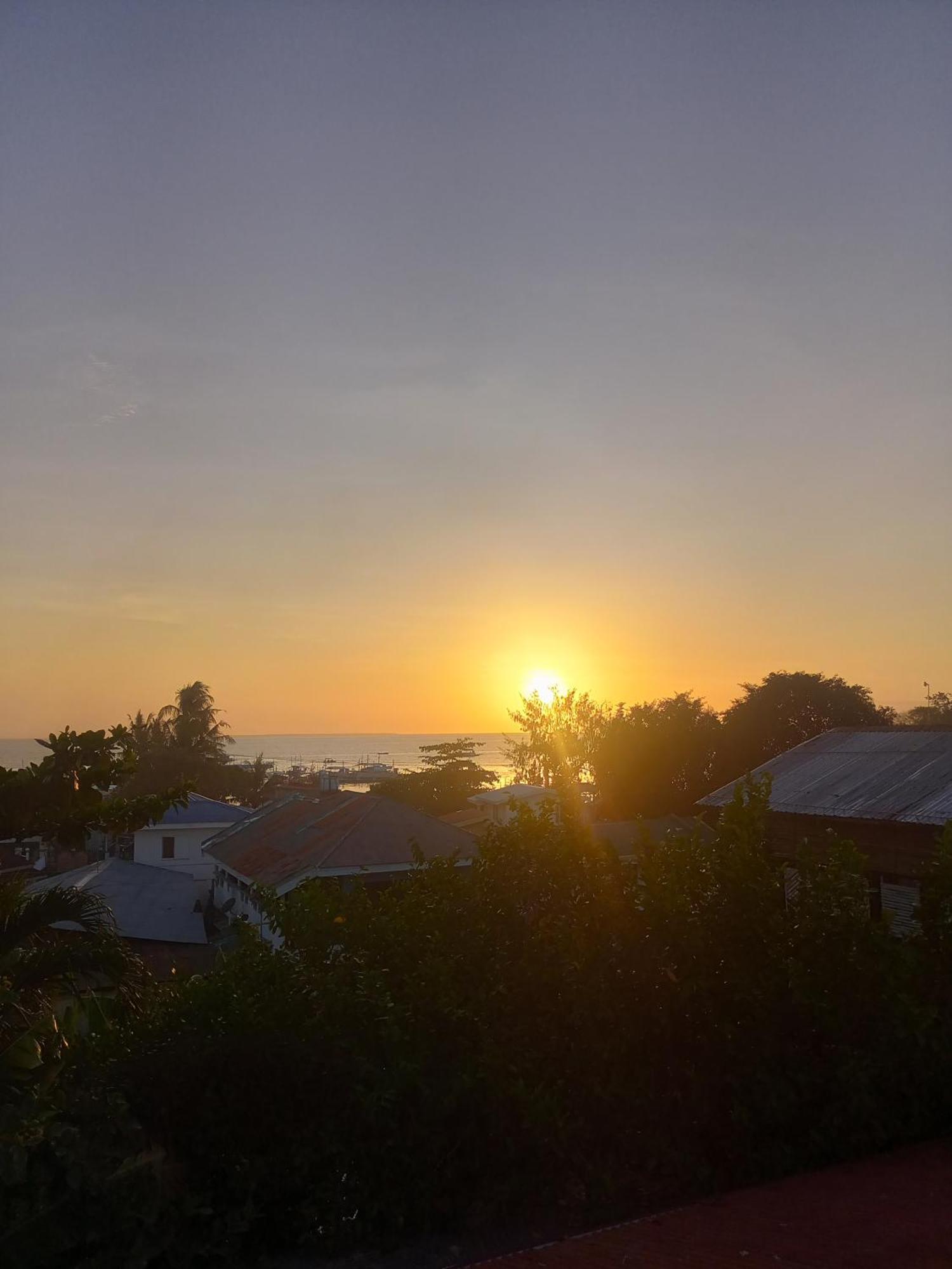 Villa-Atlas Guest House Pulau Malapascua Bagian luar foto