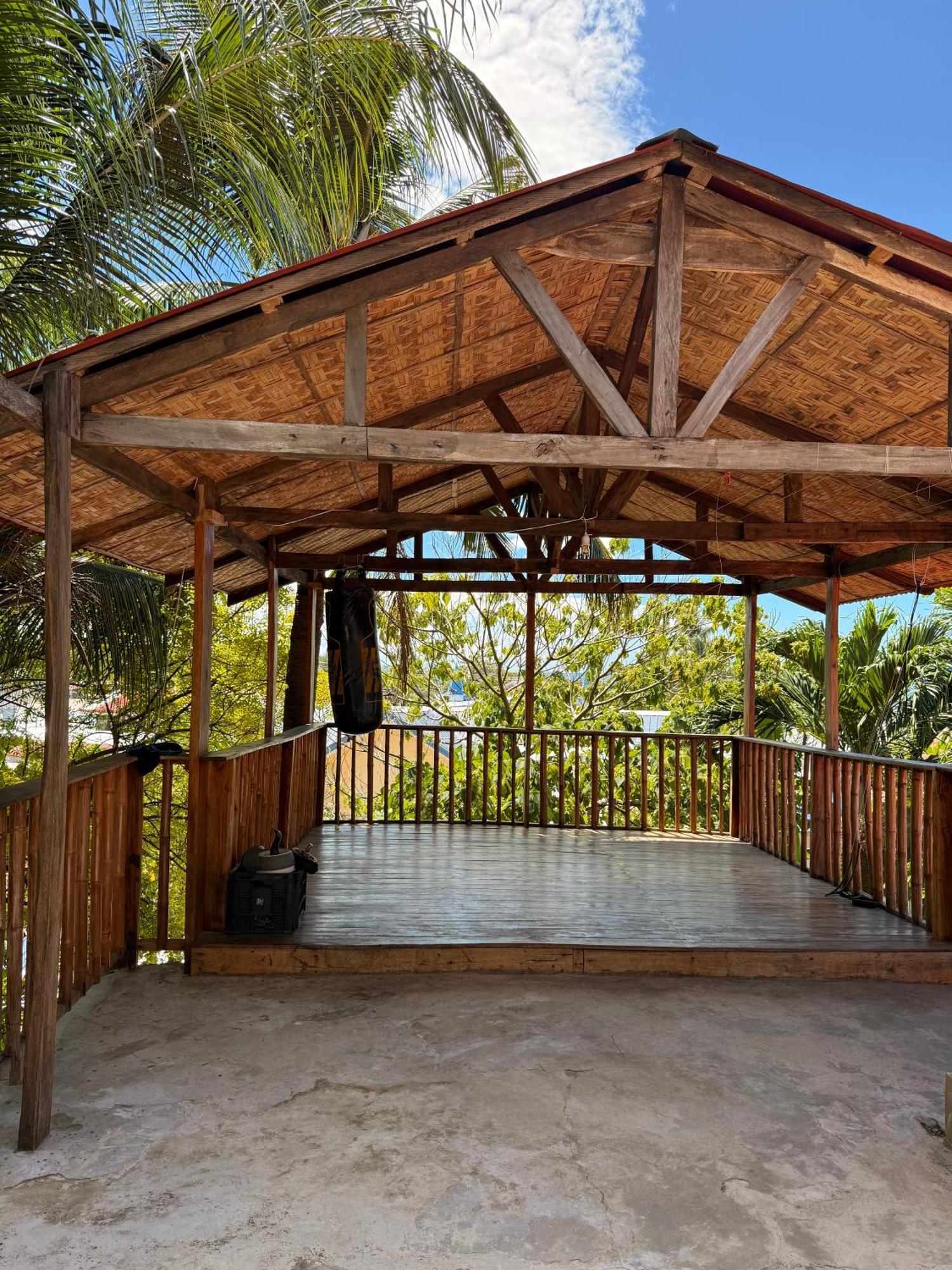 Villa-Atlas Guest House Pulau Malapascua Bagian luar foto