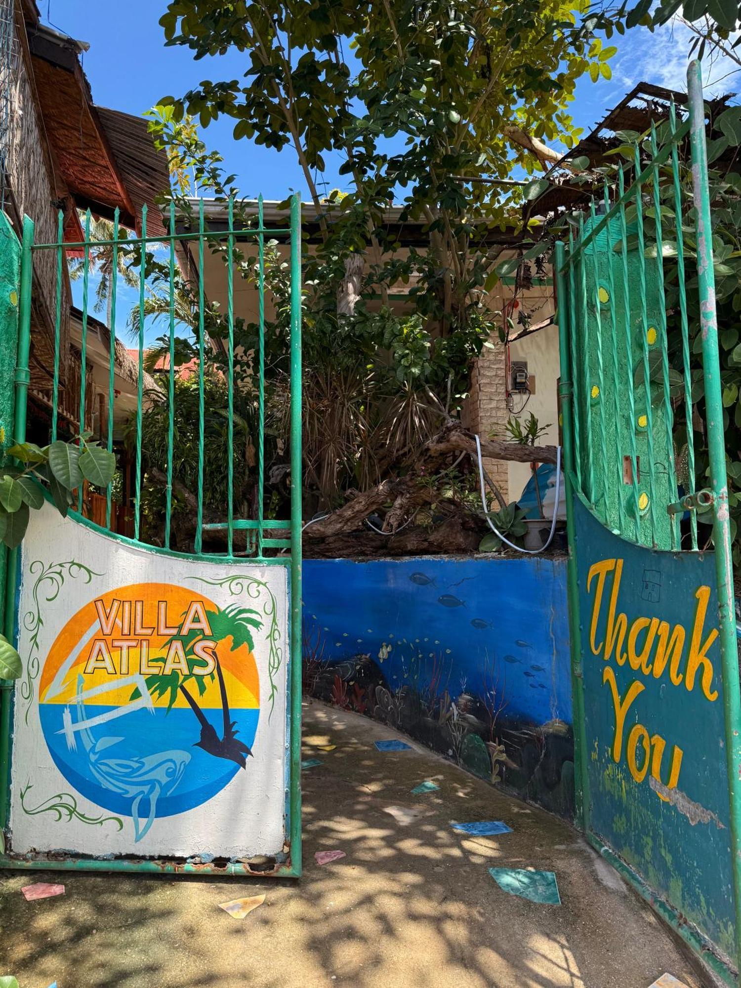 Villa-Atlas Guest House Pulau Malapascua Bagian luar foto