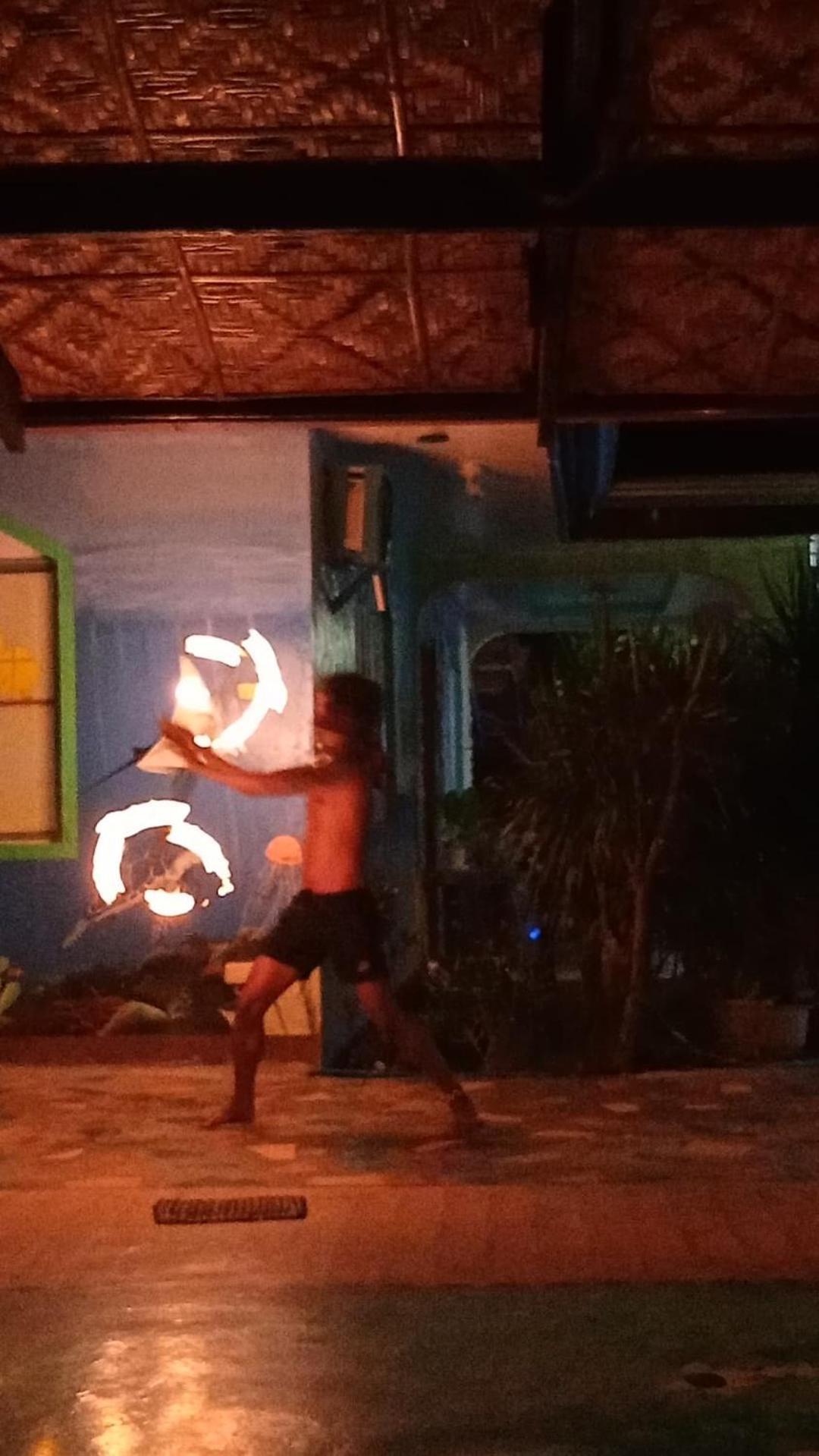 Villa-Atlas Guest House Pulau Malapascua Bagian luar foto