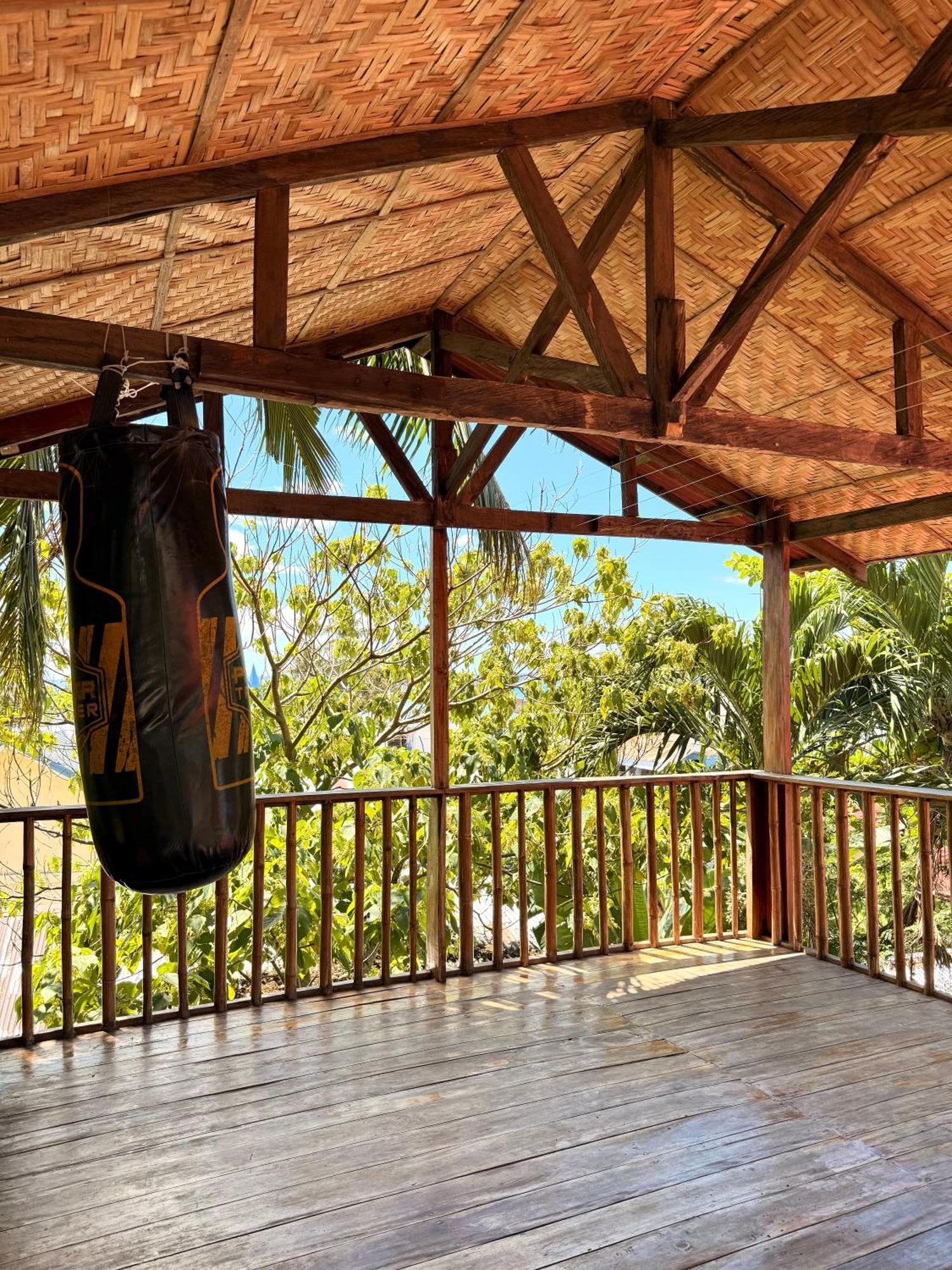 Villa-Atlas Guest House Pulau Malapascua Bagian luar foto